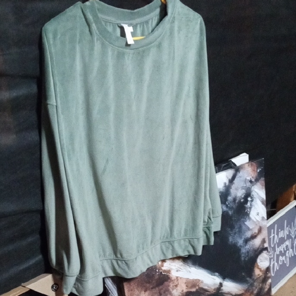 Green Long Sleeve Top